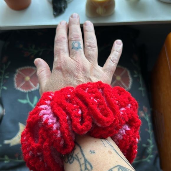 Handmade jumbo scrunchie - Picture 4 of 5